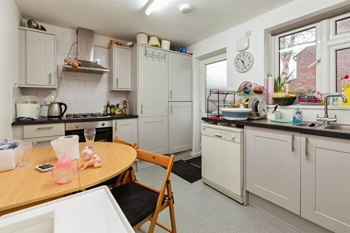 3 Bedroom Detached Bungalow For Sale In Ingram Avenue, Aylesbury, HP21