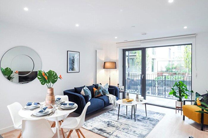 2 Bedroom Apartment For Sale In Regalia Close, London, E16