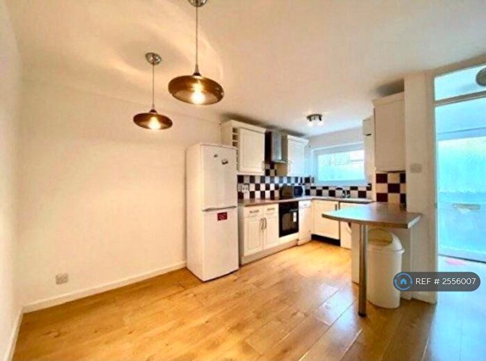 2 Bedroom Maisonette To Rent In St Clairs Road, Croydon, CR0