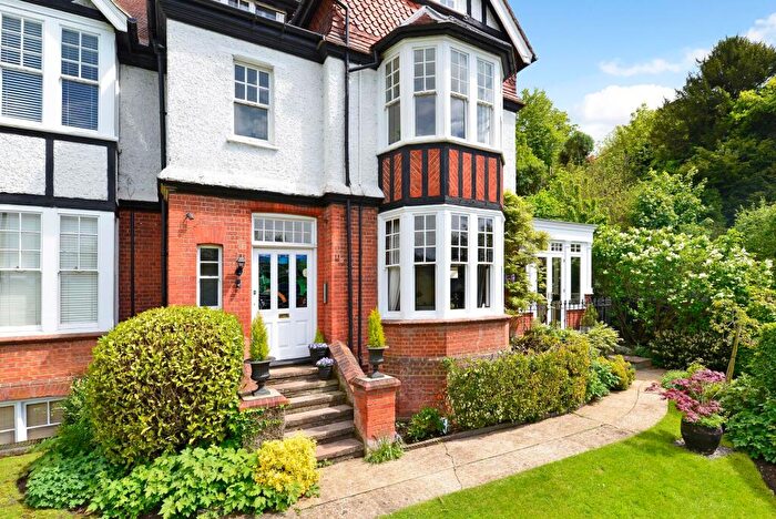1 Bedroom Apartment For Sale In Shalford Road, Guildford, GU1