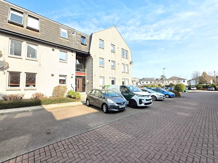 2 Bedroom Flat To Rent In Gairn Mews, Gairn Terrace, City Centre, Aberdeen, AB10