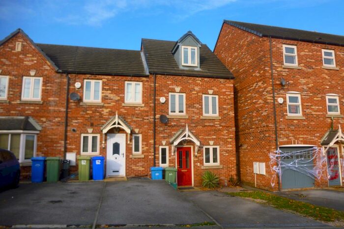 3 Bedroom Town House To Rent In Sherwood Road, Harworth, Doncaster, DN11