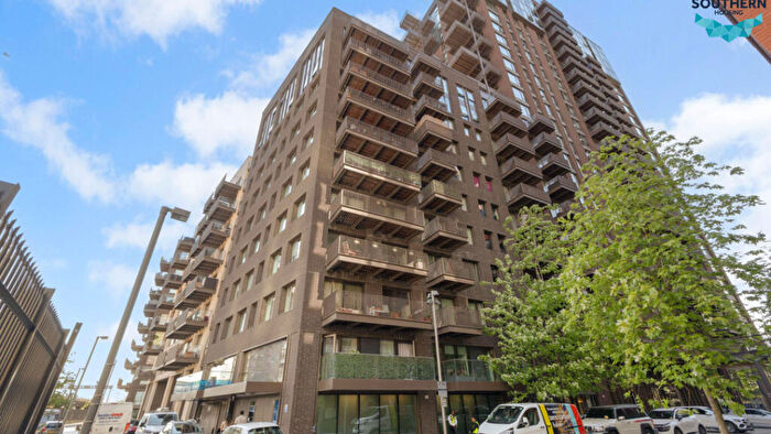 2 Bedroom Flat For Sale In Ace Way, Battersea, SW11