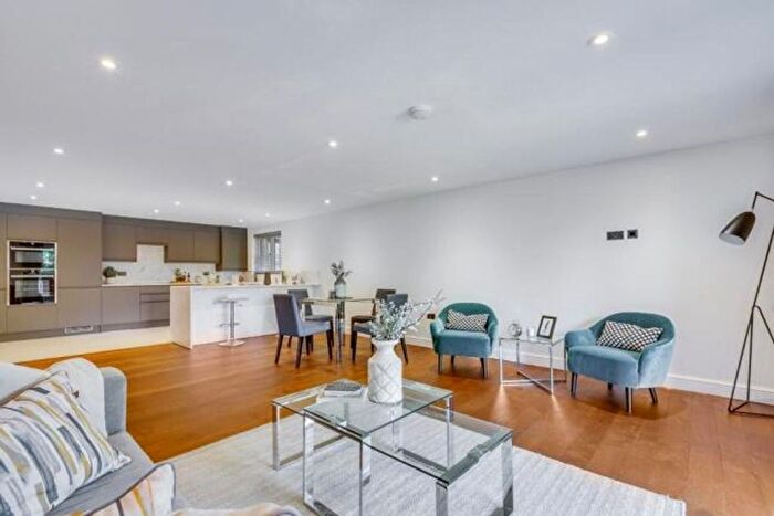 2 Bedroom Flat To Rent In Albert Street, London, NW1