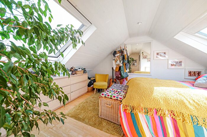 3 Bedroom End Of Terrace House For Sale In Hadley Road, Mitcham, Surrey, CR4