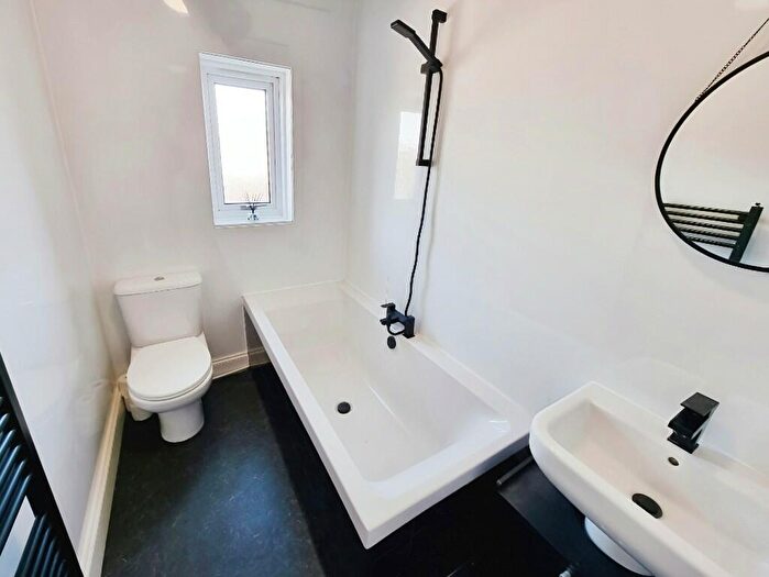 3 Bedroom Flat To Rent In Leven Road, Leven, Fife, KY8