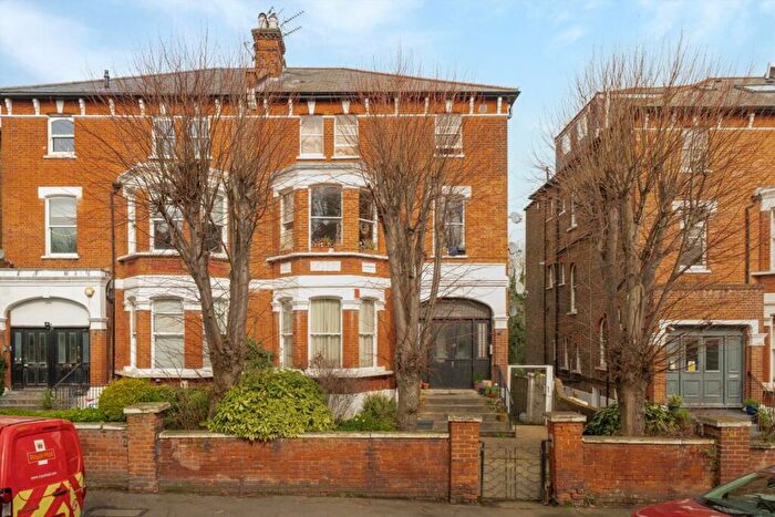 1 Bedroom Maisonette For Sale In Mowbray Road, Willesden, NW6