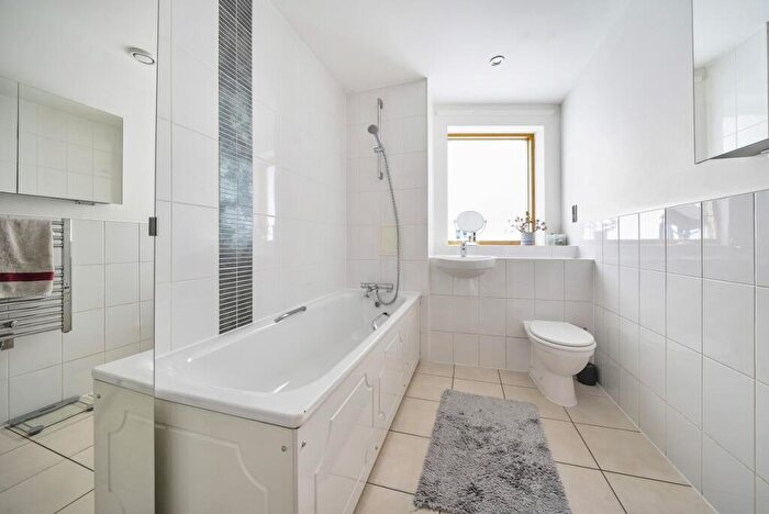 2 Bedroom Flat To Rent In Albert Road, London, NW6