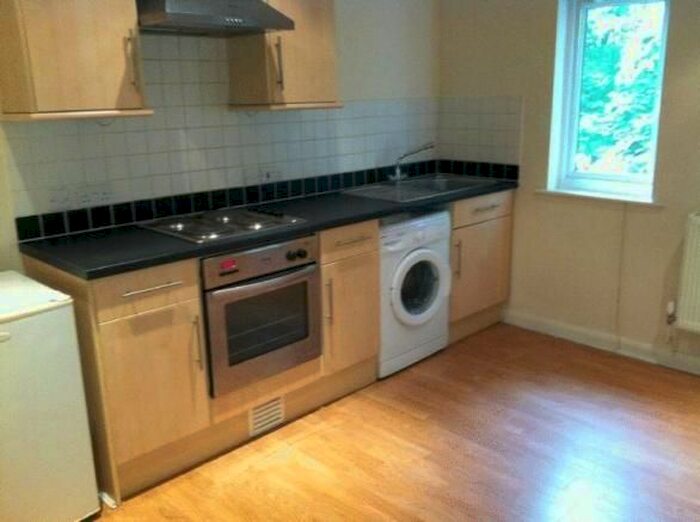 1 Bedroom Flat To Rent In Portswood Park, Portswood Road, Southampton, SO17