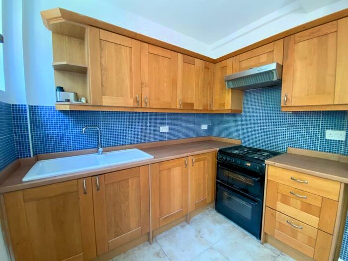 1 Bedroom Flat To Rent In The Roundway, Tottenham, N17