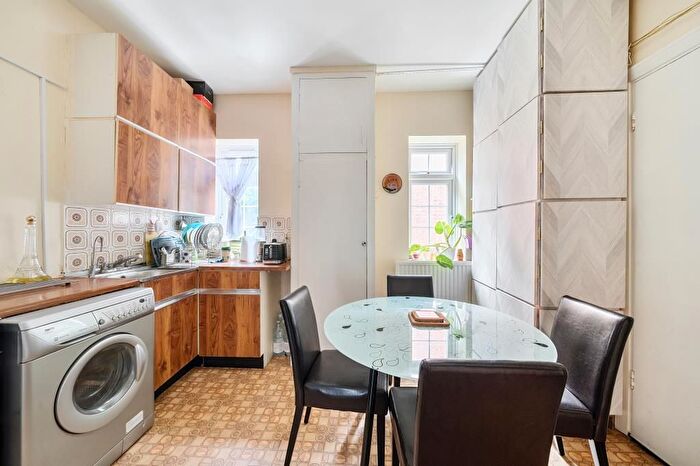 1 Bedroom Flat For Sale In Brent Street, Hendon, NW4