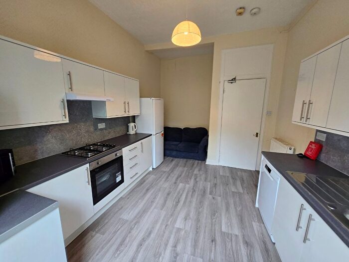 4 Bedroom Flat To Rent In Brougham Street, Tollcross, Edinburgh, EH3