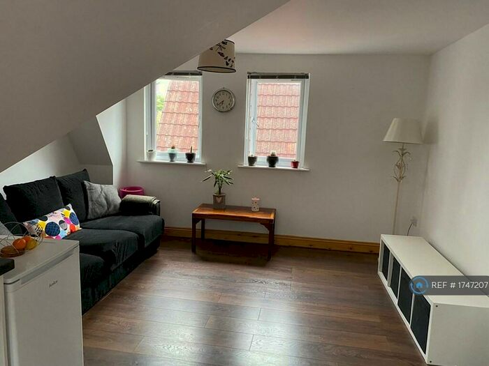 2 Bedroom Flat To Rent In Shirley, Southampton, SO15