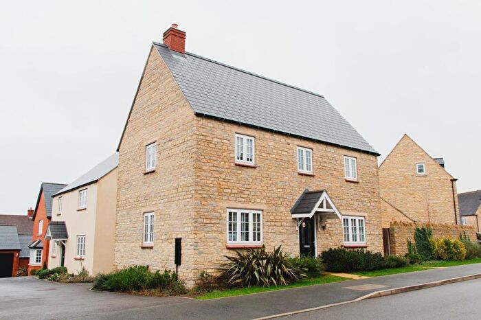 3 Bedroom Detached House For Sale In Roberts Road, Silverstone, NN12