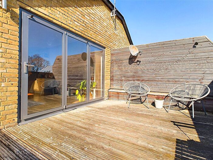 2 Bedroom Flat To Rent In High Street, Hampton Hill, Hampton, TW12