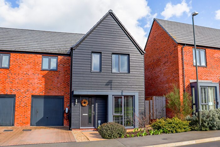 3 Bedroom Semi Detached House For Sale In Silver Birch Way Wingerworth, Wingerworth, Chesterfield, Derbyshire, S42