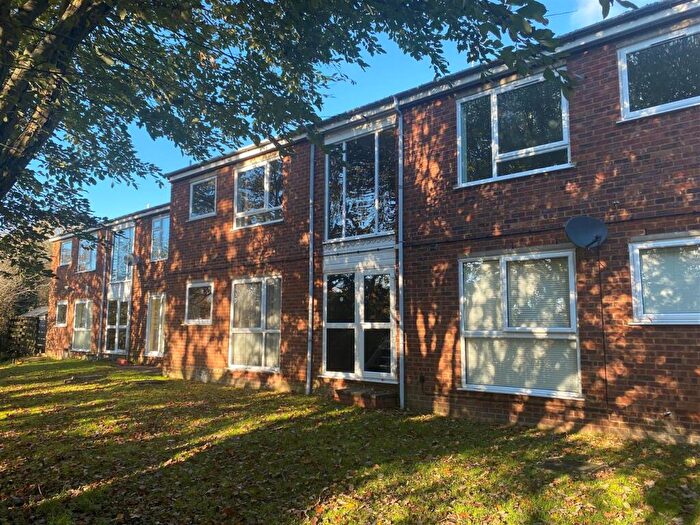 2 Bedroom Flat To Rent In Chiltern Park Avenue, Berkhamsted, HP4