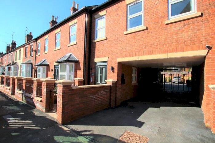 2 Bedroom Flat To Rent In Grayson Court, 2 Wilson Road, Reading, Berkshire RG30