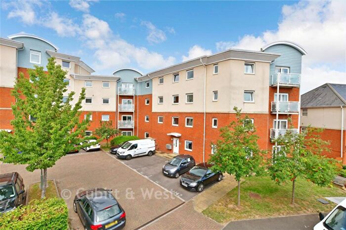 2 Bedroom Flat For Sale In Burrage Road, Redhill, Surrey, RH1