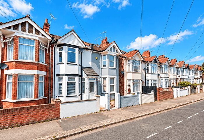 2 Bedroom Maisonette To Rent In Princes Avenue, Watford, WD18
