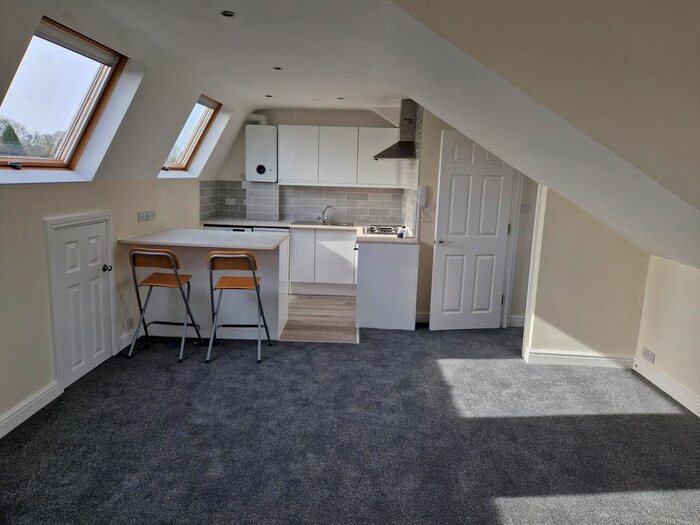 1 Bedroom Flat To Rent In Tattenham Way, Tadworth, KT20