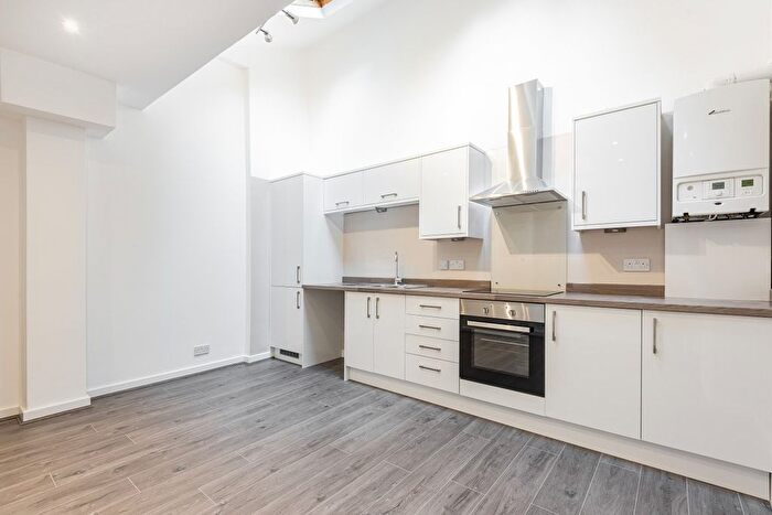 2 Bedroom Flat To Rent In Alma Grove, London, SE1