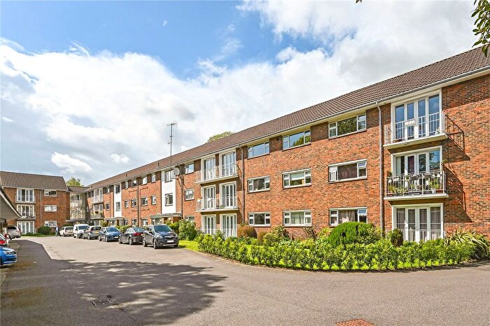 2 Bedroom Flat To Rent In Regnum Court North Walls, Chichester, PO19
