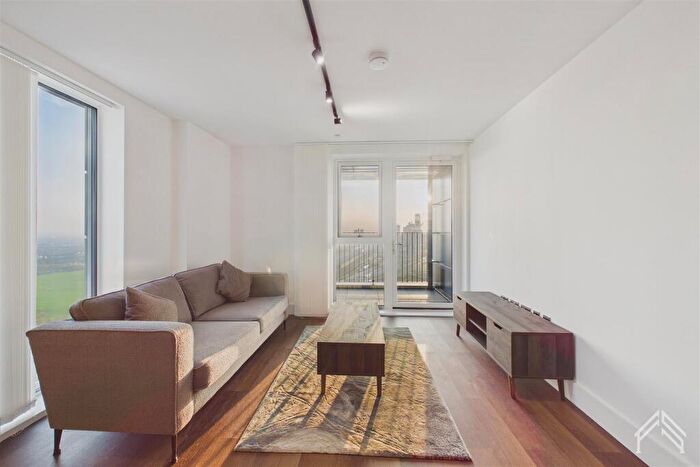 2 Bedroom Apartment To Rent In Waterway House, College Park, NW10