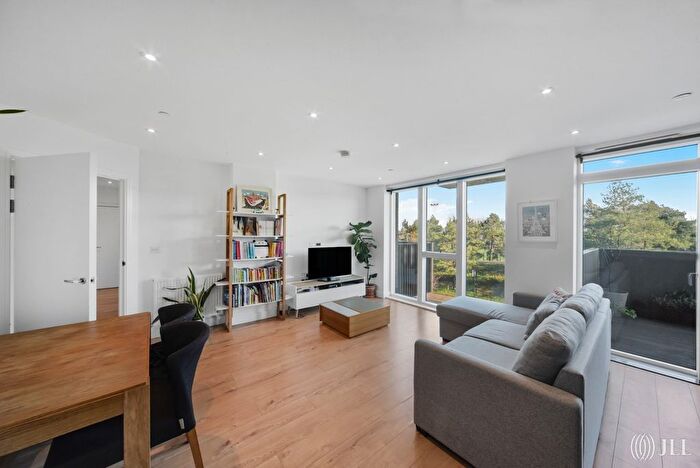 3 Bedroom Flat For Sale In Barrett House, Villiers Gardens, London, E20