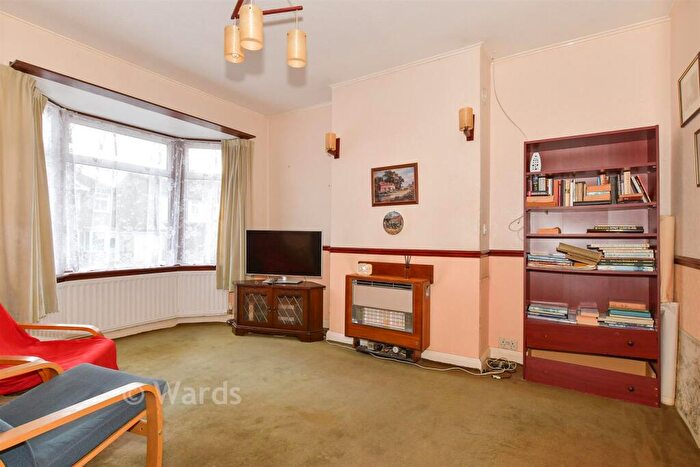 3 Bedroom Terraced House For Sale In Eastcote Road, Welling, Kent, DA16