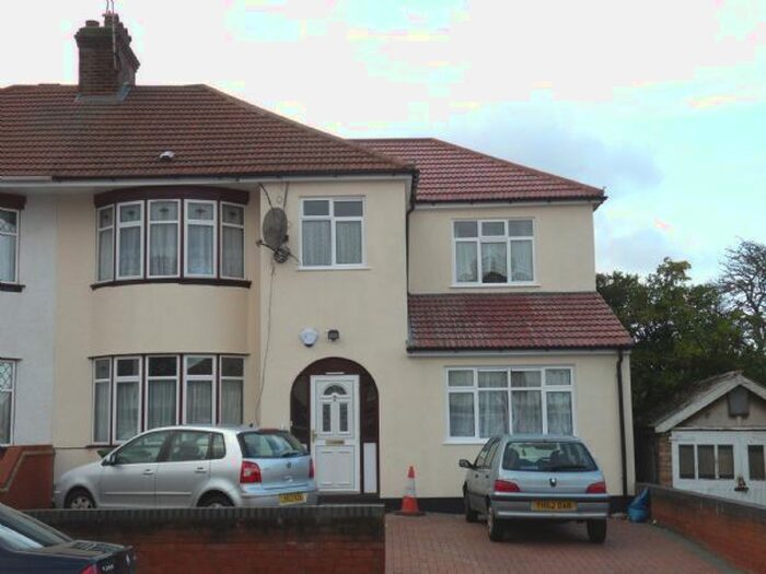 4 Bedroom Flat To Rent In Grove Crescent, London, NW9