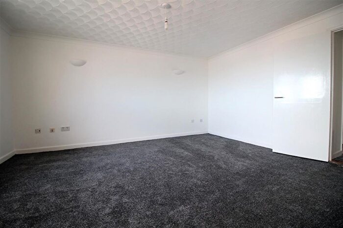 2 Bedroom Flat To Rent In Anne's Court, Sea Front, Hayling Island, PO11