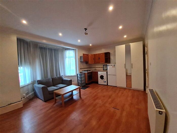 Studio To Rent In Uxbridge Road, West Ealing, London, W7