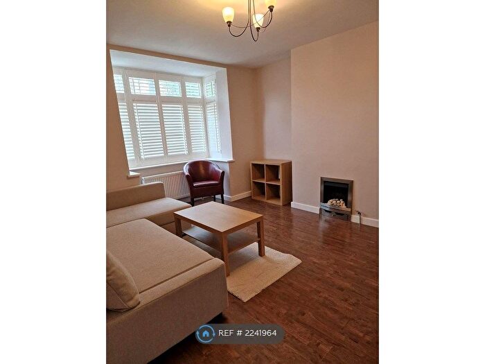 2 Bedroom Flat To Rent In Hereford Road, London, W3