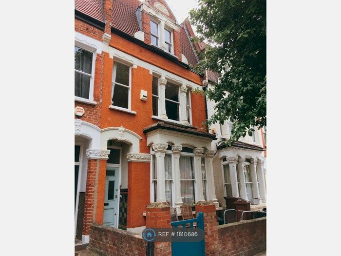 3 Bedroom Maisonette To Rent In Clissold Crescent, London, N16