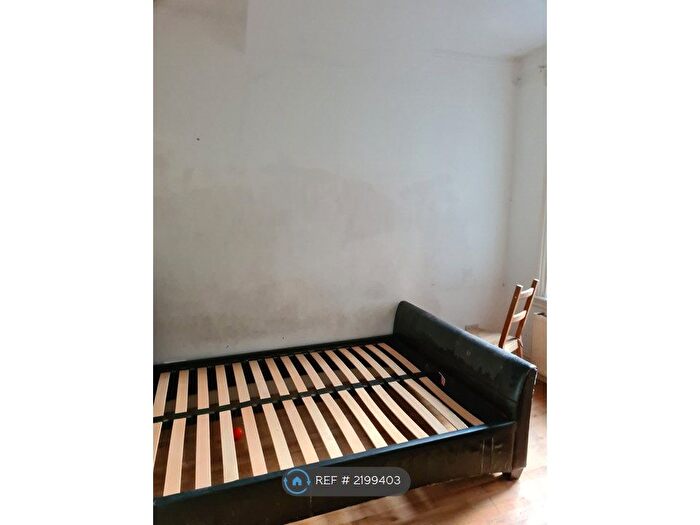 2 Bedroom Flat To Rent In Edinburgh Road, London, E17