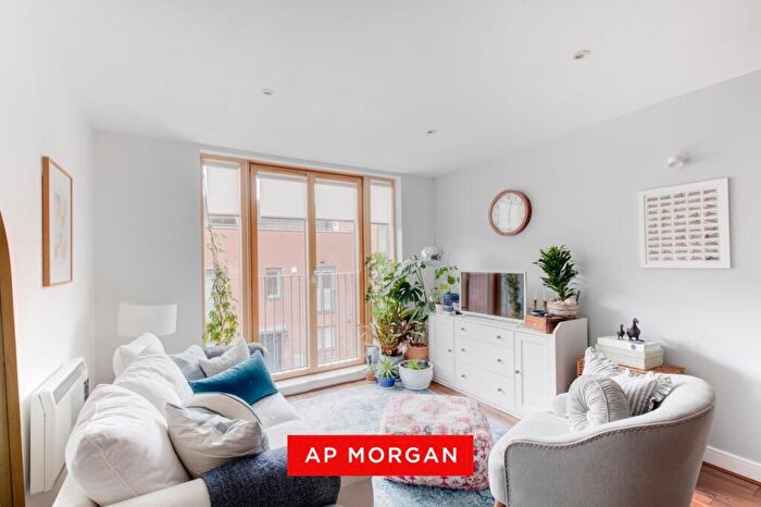 2 Bedroom Apartment For Sale In Ascote Lane, Dickens Heath, Solihull, West Midlands, B90