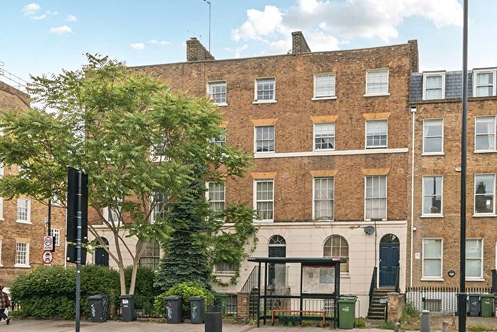 2 Bedroom Maisonette For Sale In Clapham Road, Oval, London, SW9