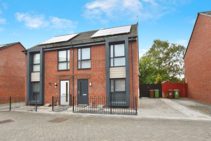 3 Bedroom Semi Detached House For Sale In Padley Close, Nottingham, NG6