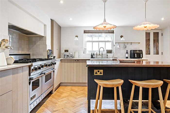 3 Bedroom Terraced House For Sale In Theberton Street, Barnsbury, London, N1 - Photo 7