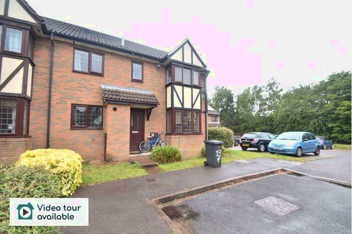 2 Bedroom End Of Terrace House To Rent In Ennismore Green, Luton, Bedfordshire, LU2