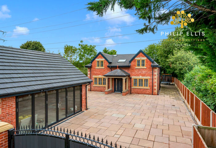 4 Bedroom Detached House For Sale In Lilac Grove, Prestwich, M25