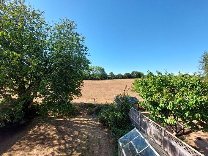 3 Bedroom Detached House For Sale In Strathcona Avenue, Little Bookham, Surrey, KT23