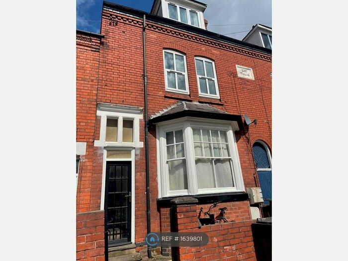2 Bedroom Flat To Rent In Knighton Lane, Leicester, LE2
