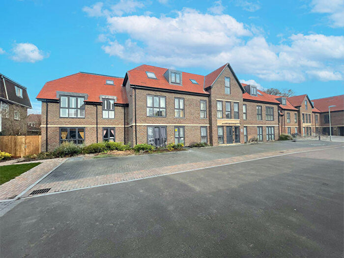 2 Bedroom Apartment For Sale In Ely House, Dunstable, LU6