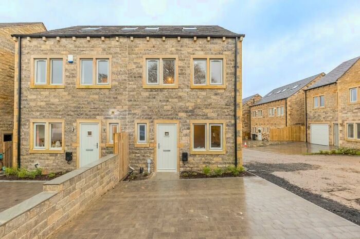3 Bedroom Semi-Detached House For Sale In Tinker Lane, Lepton, Huddersfield, HD8