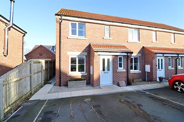 3 Bedroom End Of Terrace House For Sale In Grainger Drive, Pocklington, York, YO42