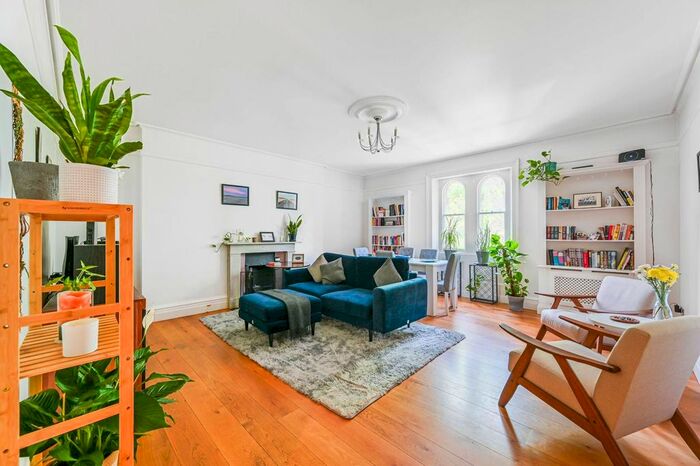 2 Bedroom Flat To Rent In West Hill, West Hill, London, SW15