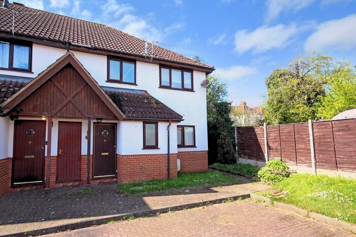3 Bedroom End Of Terrace House To Rent In Hampden Close, Letchworth Garden City, SG6