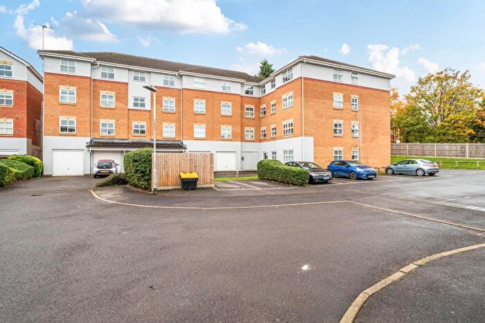 2 Bedroom Flat To Rent In Elm Park, Bath Road, RG30